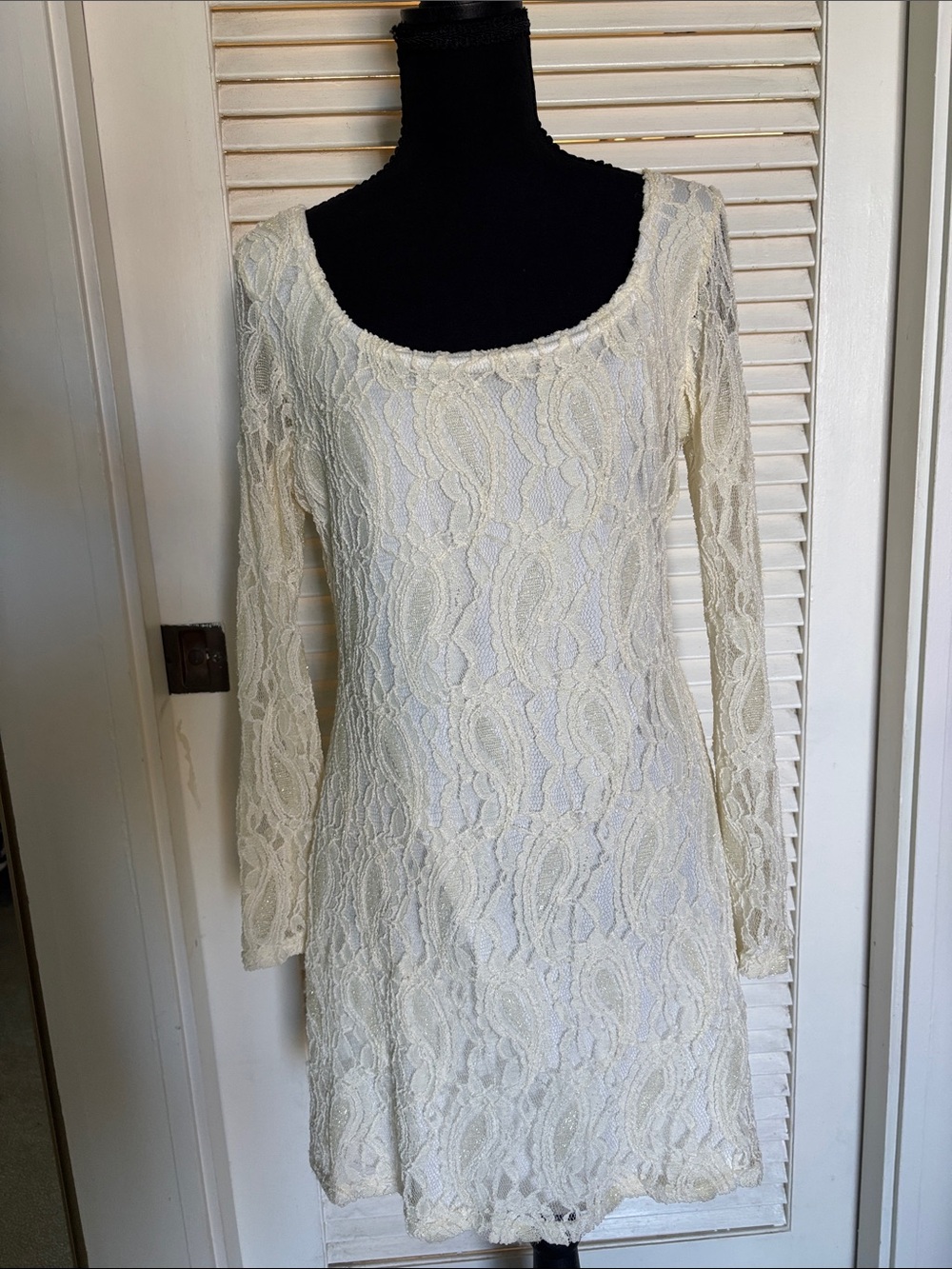 Charlotte Russe Cream Lace Long Sleeve Scoop Dress
